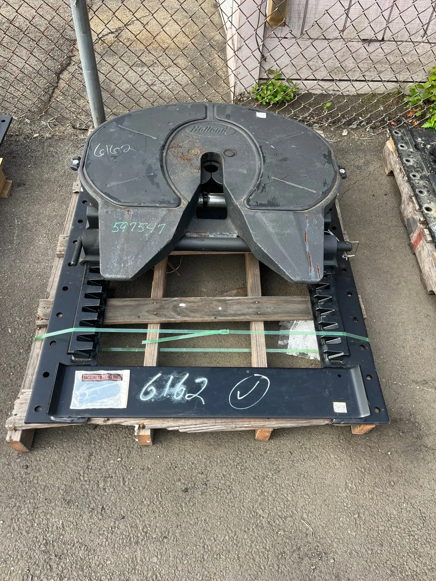 Holland Fifth Wheel Hitch - Image 1