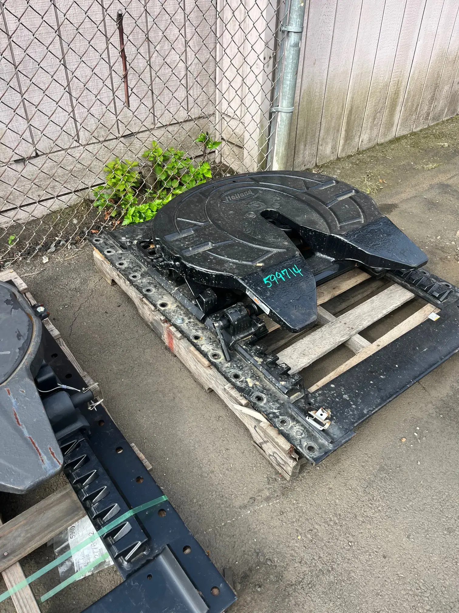 Holland Fifth Wheel Hitch - Image 3