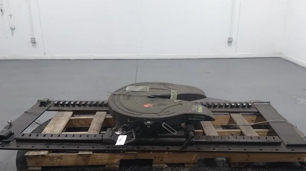 Holland FW70 Fifth Wheel Assembly — 22 Bolt - Image 2