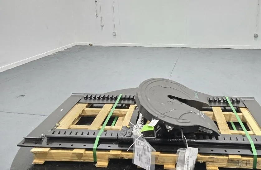 Holland FW70 Heavy Haul Fifth Wheel Assembly - Image 7