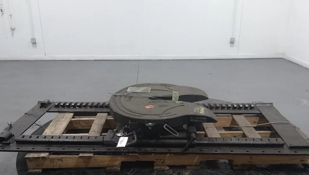 Holland FW70 Fifth Wheel - Stationary w/ Air Slide - Image 1