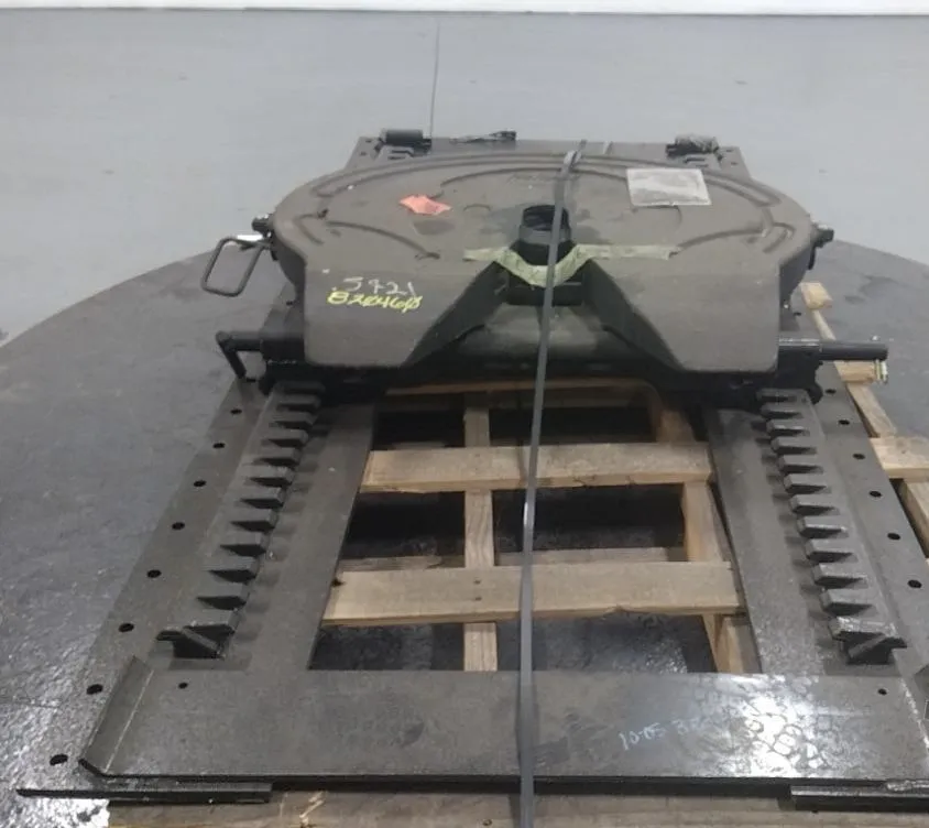 Holland FW70 Fifth Wheel - Stationary w/ Air Slide - Image 4