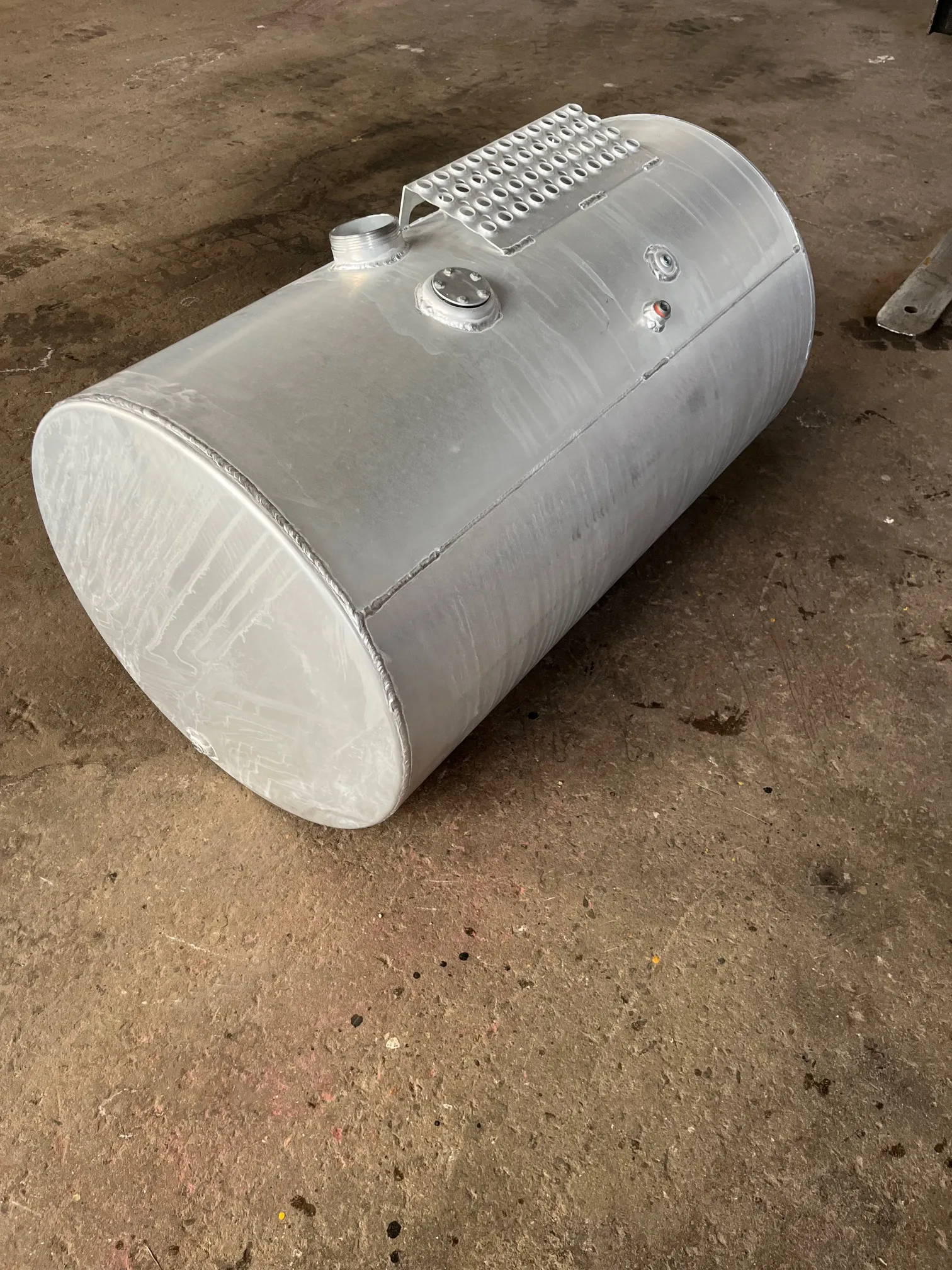 Mack R-RD Aluminum Fuel Tanks - Sold as Pair - Image 10