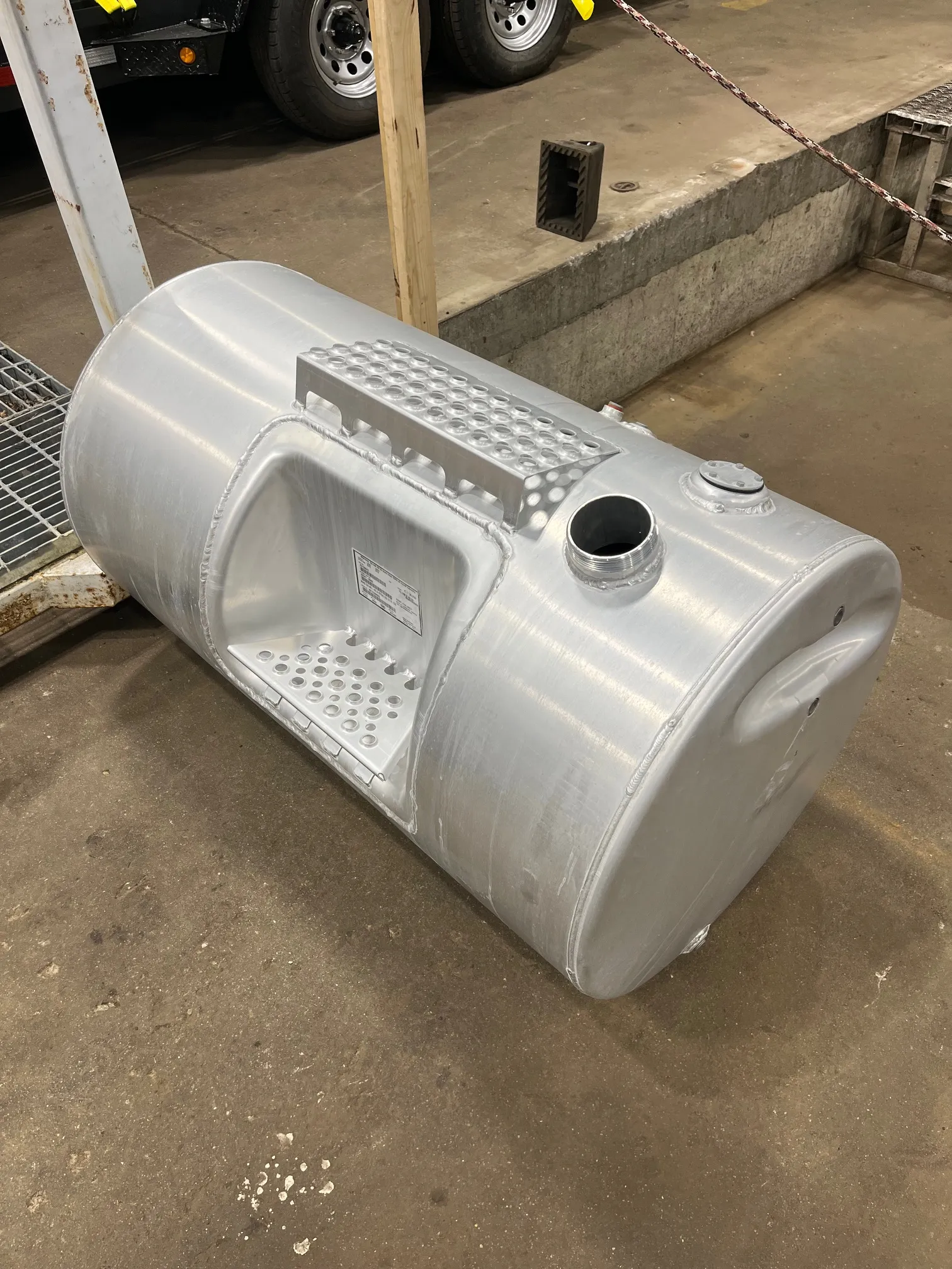 Mack R-RD Aluminum Fuel Tanks - Sold as Pair - Image 5