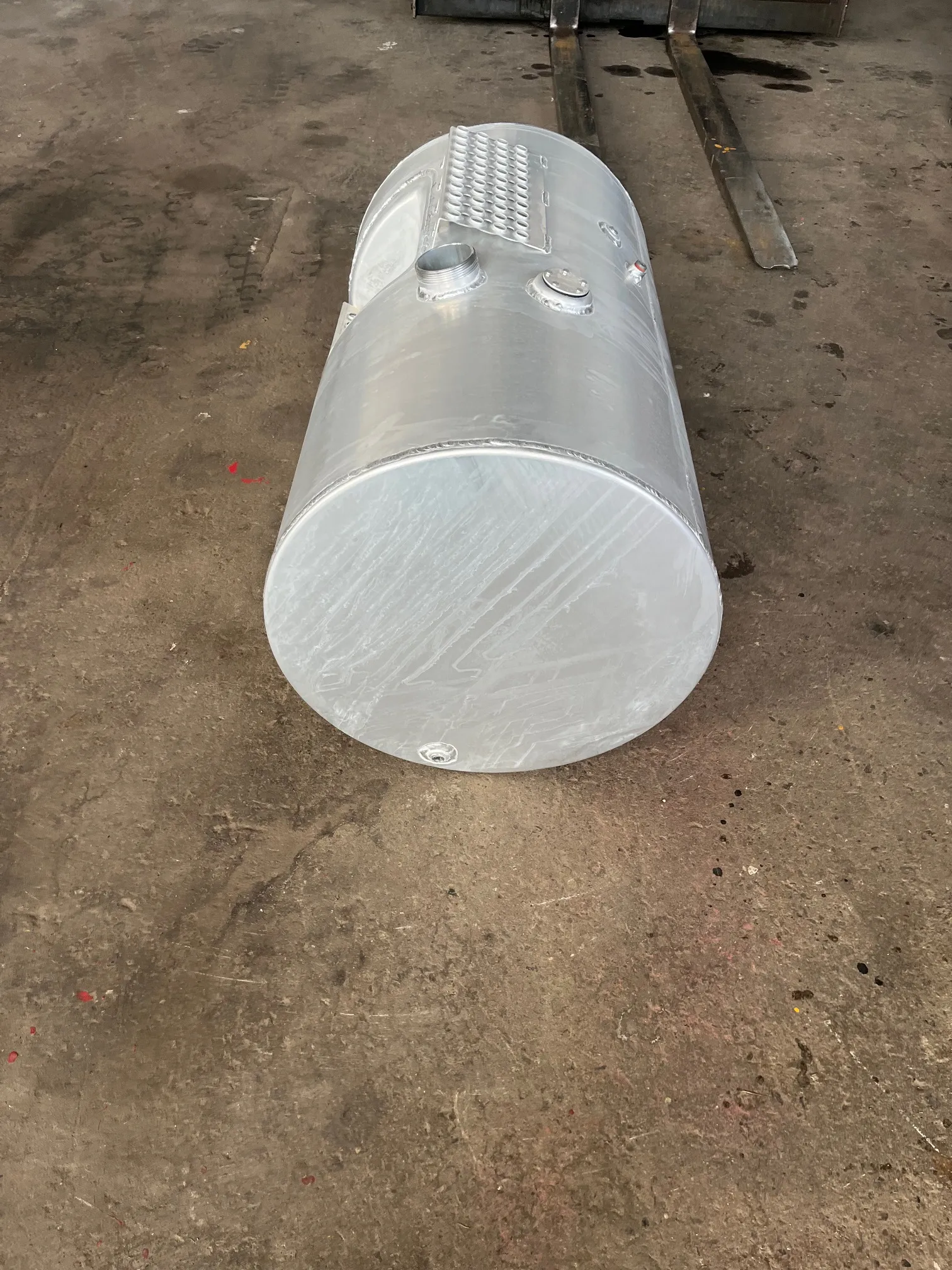 Mack R-RD Aluminum Fuel Tanks - Sold as Pair - Image 9