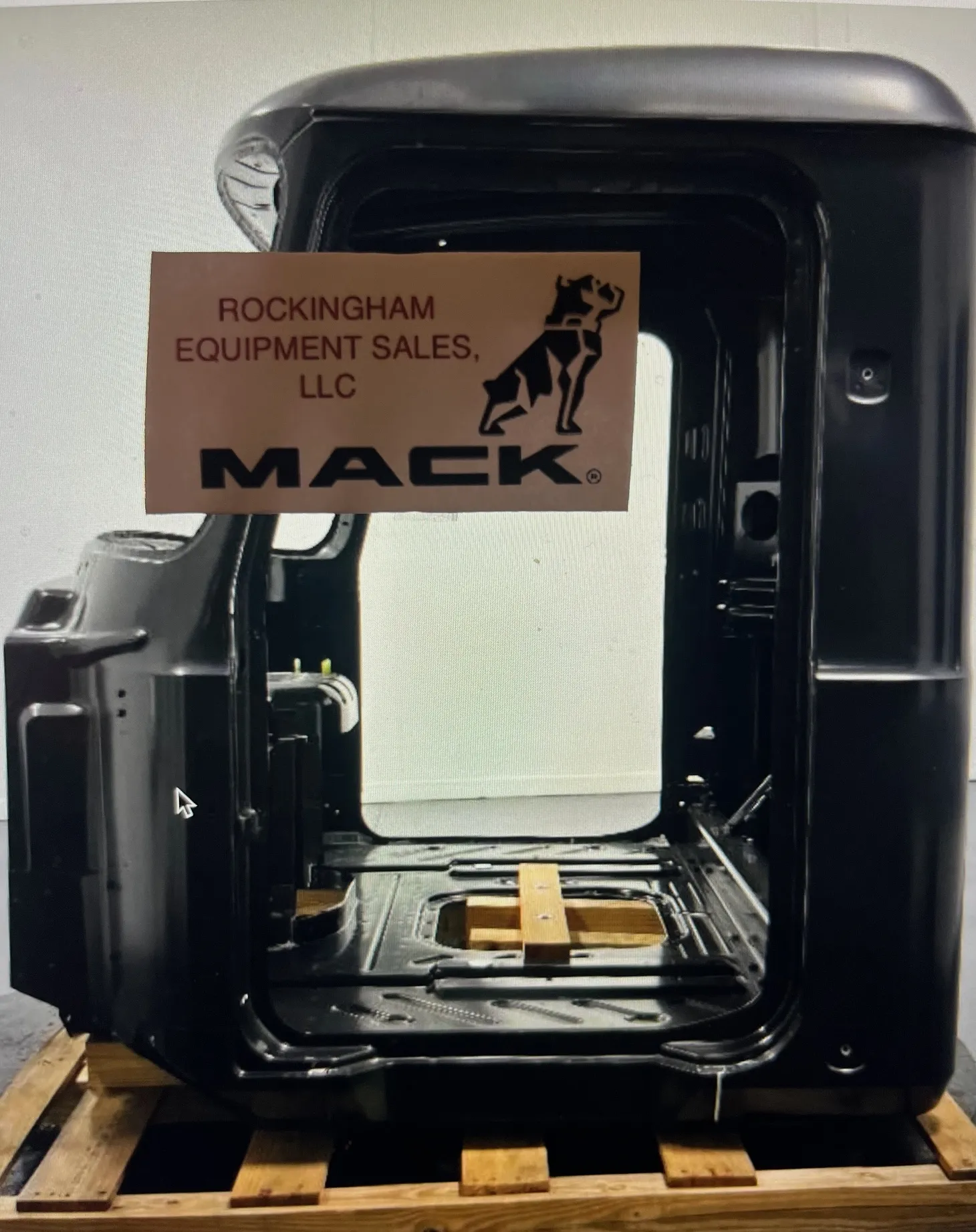 Mack Anthem Complete Day Cab - Image 1