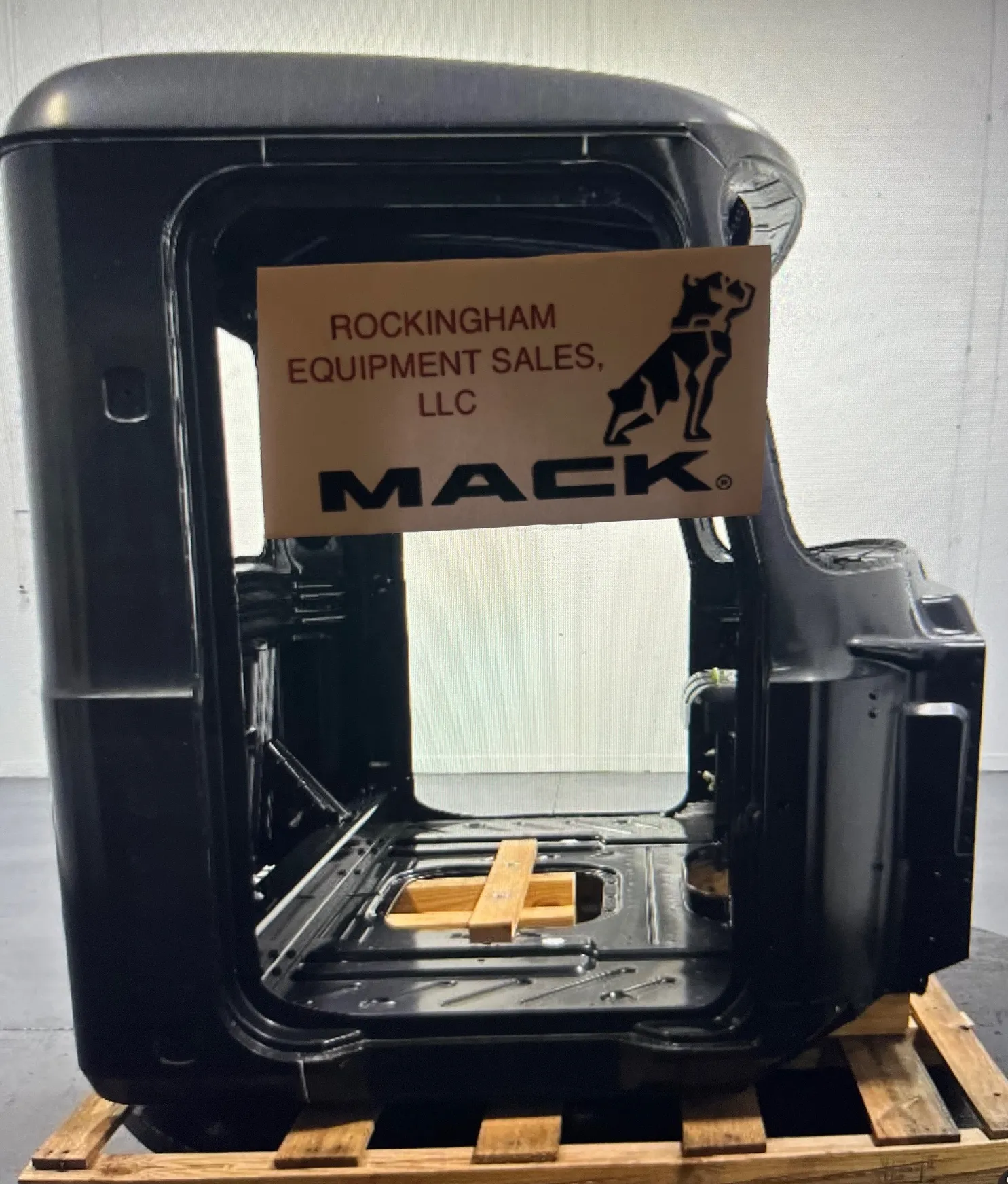 Mack Anthem Complete Day Cab - Image 5