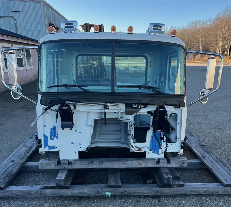 Mack GR/PI Series Cab Assembly - Image 1