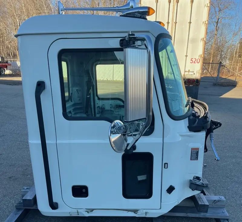 Mack GR/PI Series Cab Assembly - Image 4