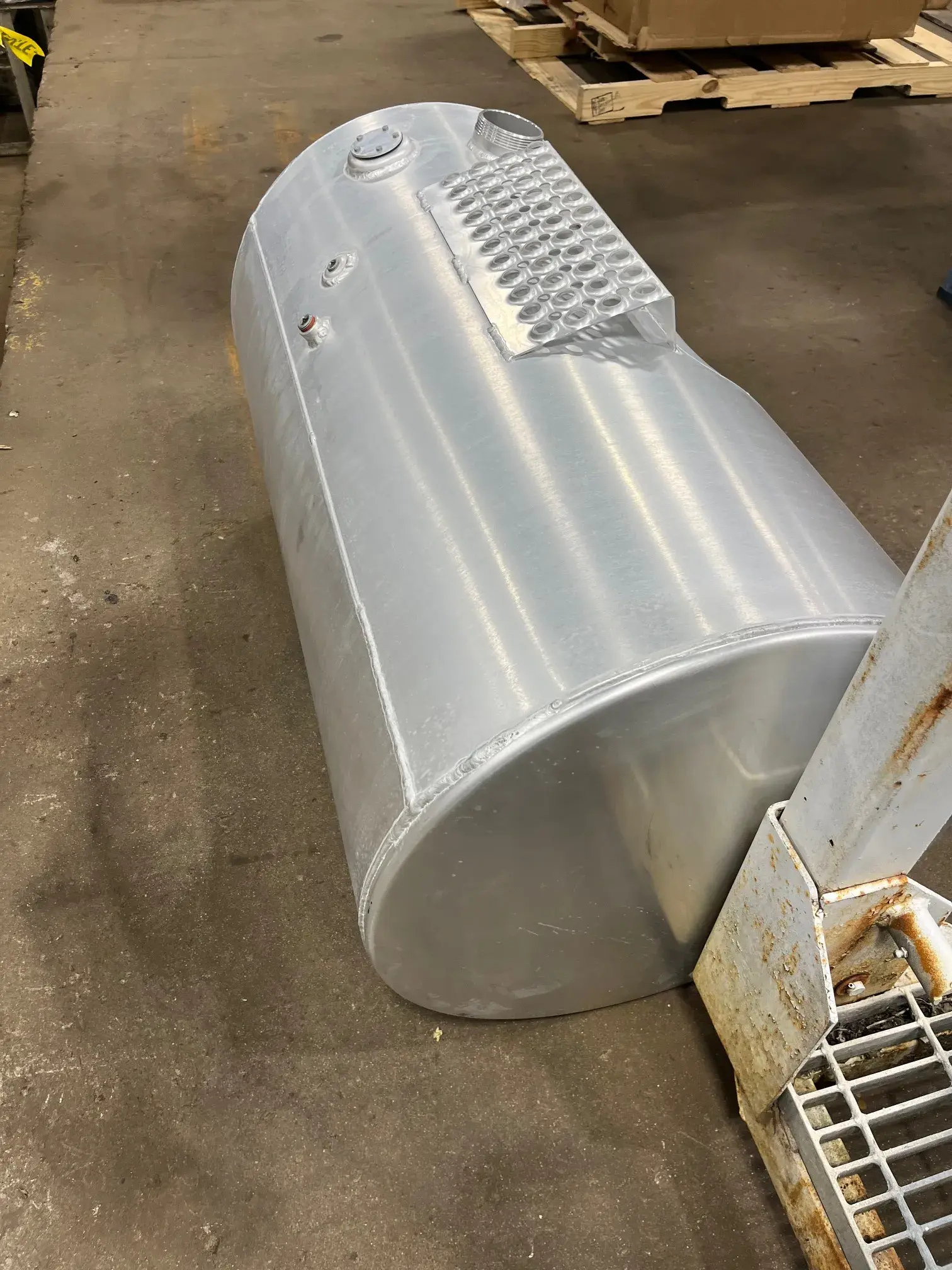 Mack Fuel Tank - Image 4