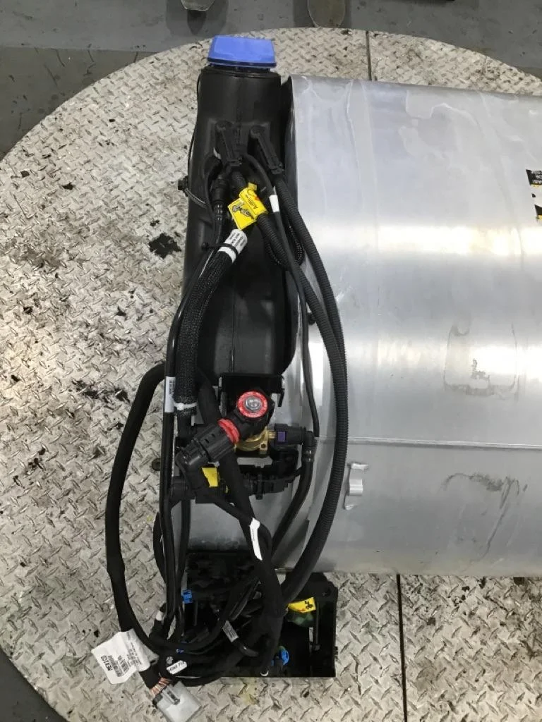 Mack Fuel Tank with DEF Tank - Image 3