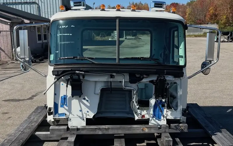 Mack GR/PI Series Cab - Image 1