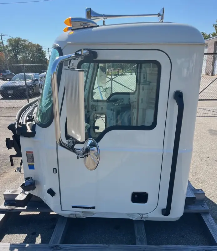 Mack GR/PI Series Cab - Image 2
