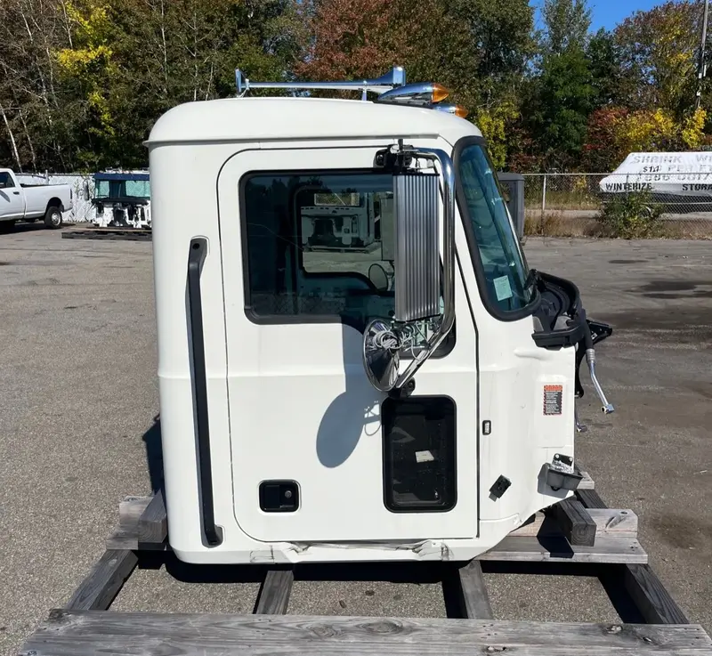 Mack GR/PI Series Cab - Image 6