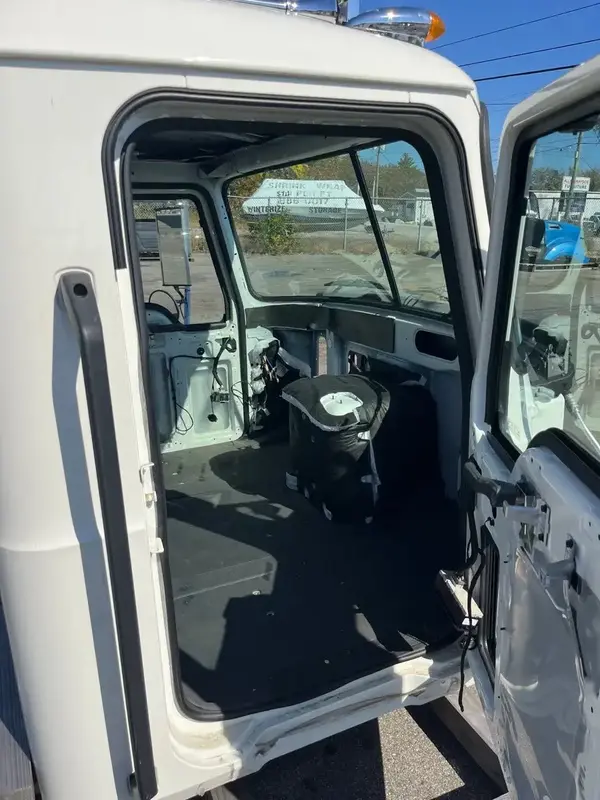 Mack GR/PI Series Cab - Image 7