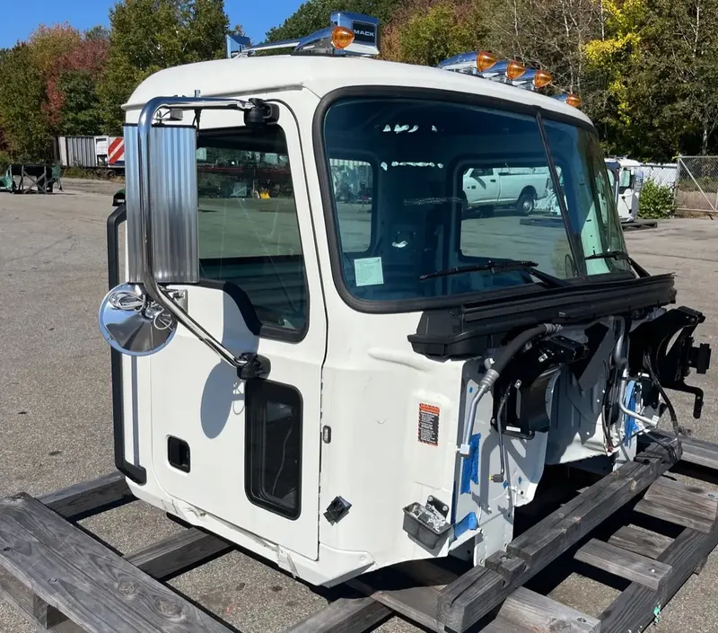Mack GR/PI Series Cab - Image 8