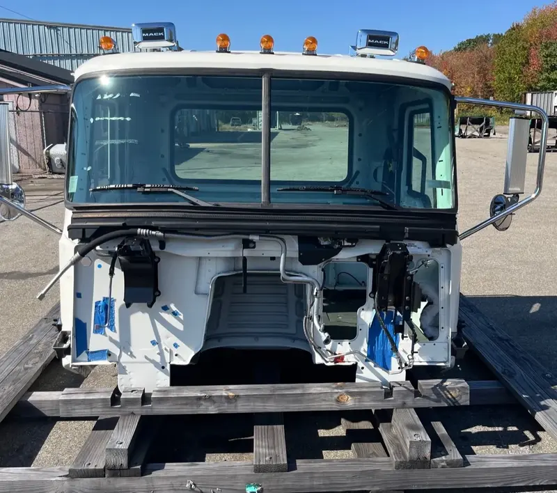 Mack GR/PI Series Cab - Image 9