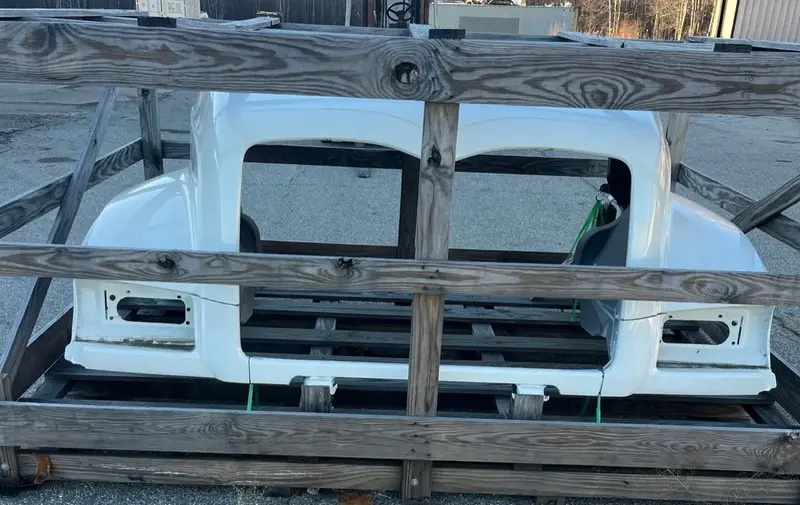 Mack GU/GR Series Hood - Image 1