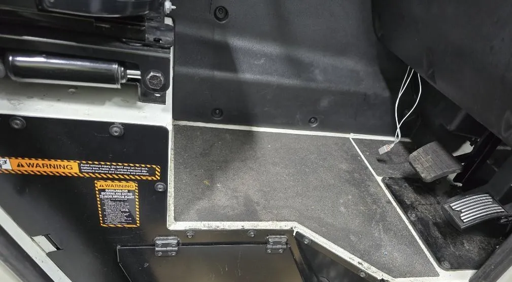 Mack LR Series Complete Cab Assembly - Image 13