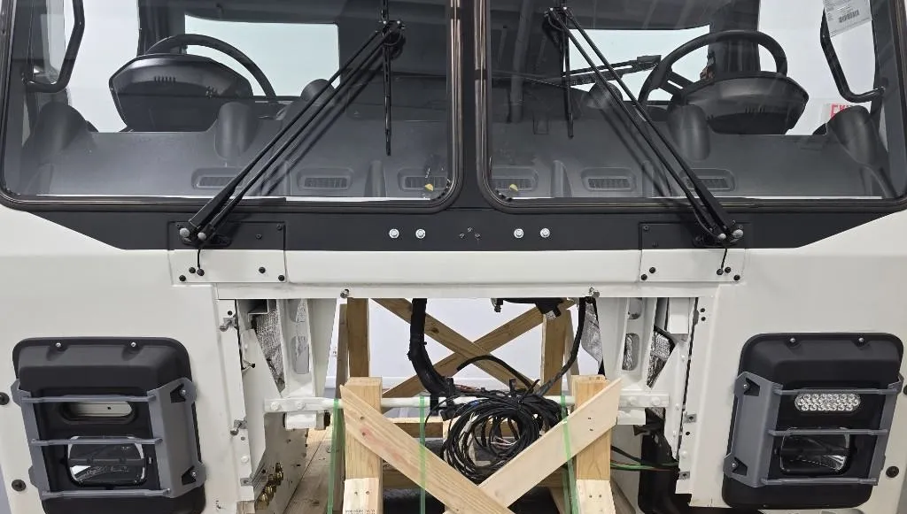 Mack LR Series Complete Cab Assembly - Image 14