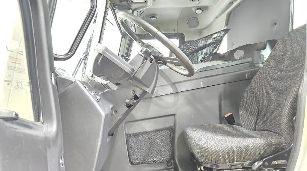 Mack LR Series Complete Cab Assembly - Image 6